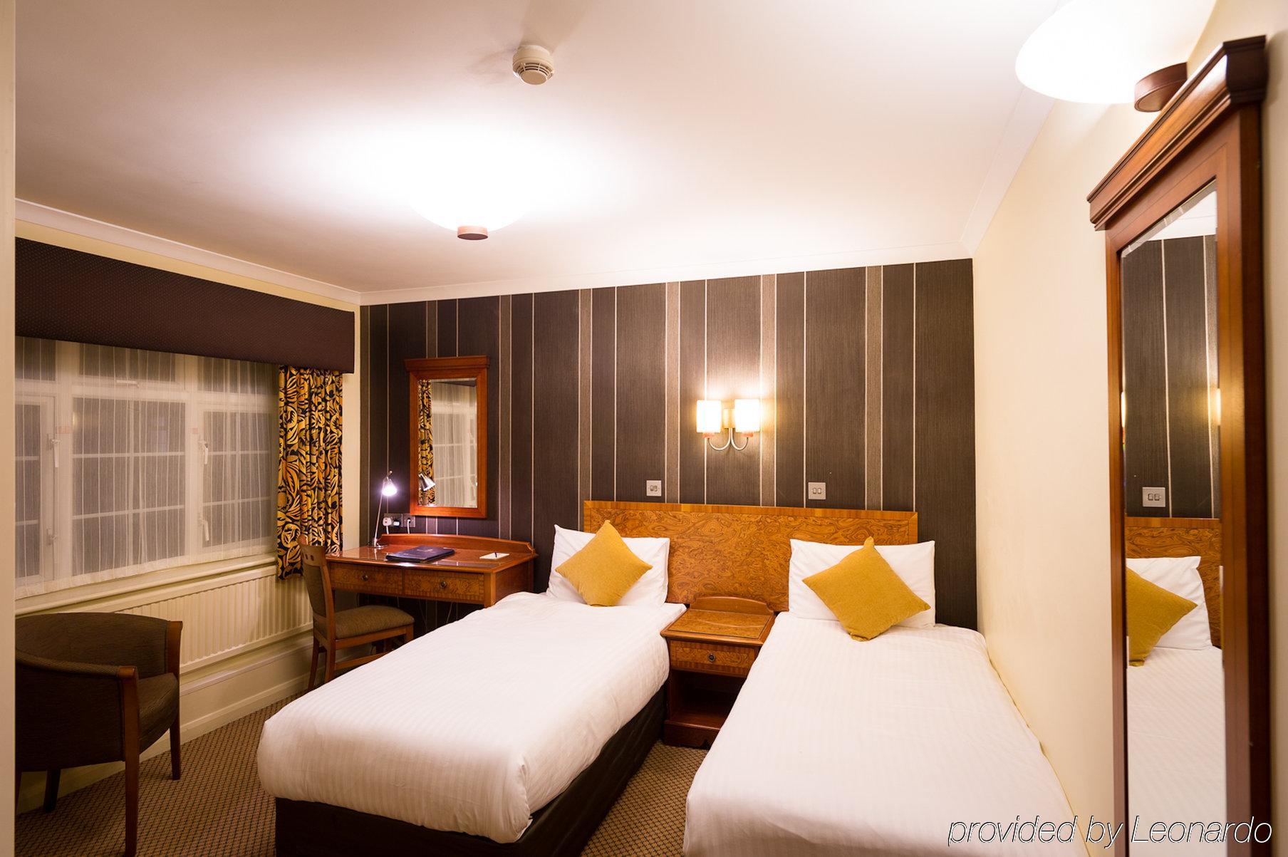 The Royal Chace Hotel Enfield Zimmer foto